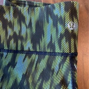 Lululemon legging Wunder under   Size 6 length 28 in.  Excellent condition